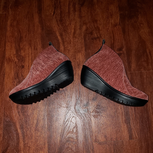 NQOT! Bernie Mev Faux Suede Wedge [Soft Merlot color] - Picture 3 of 8